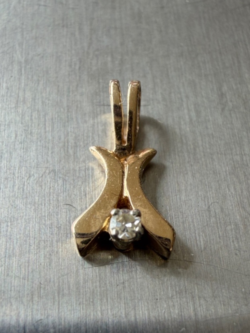 Solid 14K gold Pendant with natural Earth mined diamond